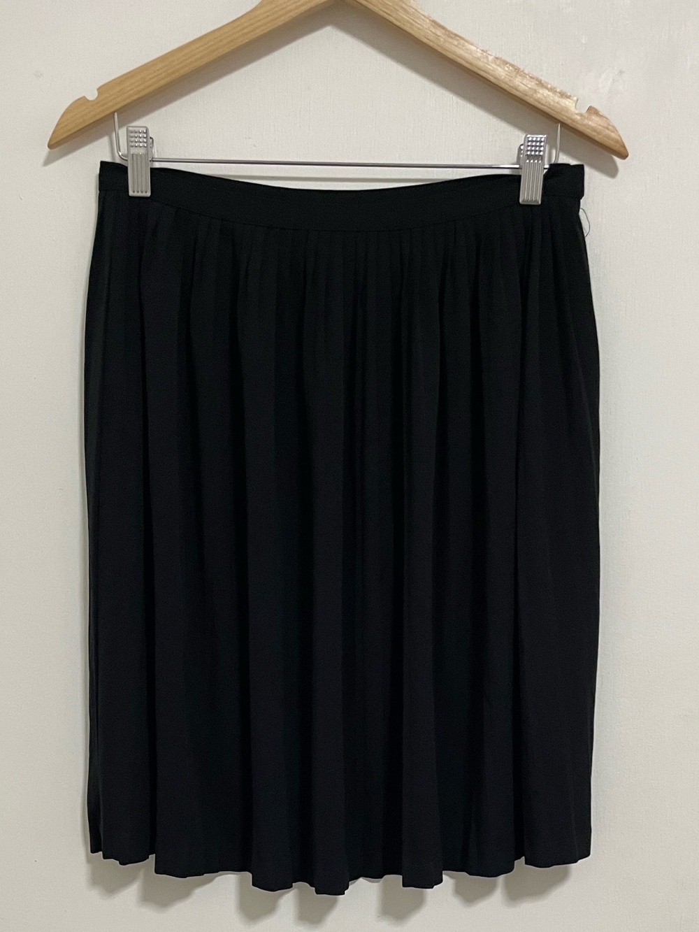 GAP Black Pleated Midi Skirt M Y2K A-Line Rayon Blend Minimalist Preppy
